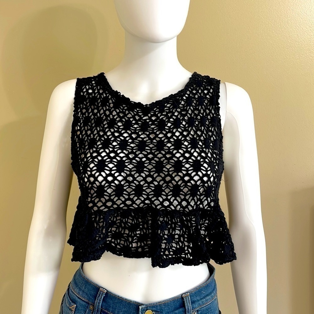 Black Trendy Crop Crochet Ruffled Hemline Top P/A1363/2